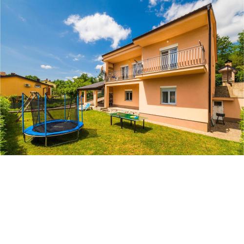 Awesome Apartment In Bresca