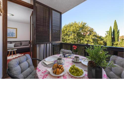 Awesome Apartment In Cervar Porat With Kitchen