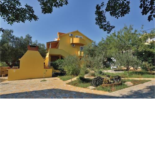 Awesome Apartment In Crna Punta With Kitchen