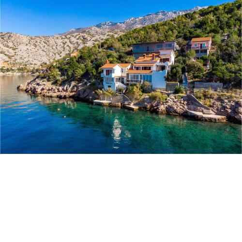 Awesome Apartment In Jablanac With Kitchen