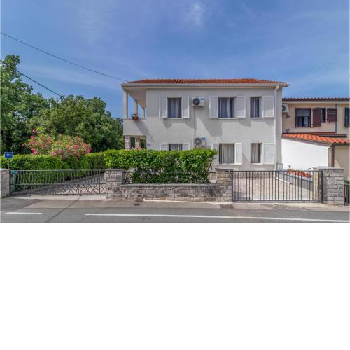 Awesome Apartment In Jadranovo With Wifi