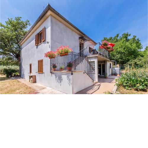Awesome Apartment In Kaldanija With Wifi