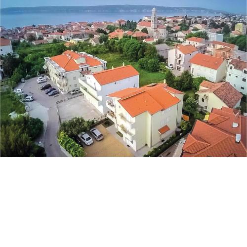 Awesome Apartment In Kastel Stari With Kitchen