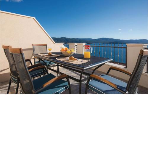 Awesome Apartment In Komarna With House Sea View