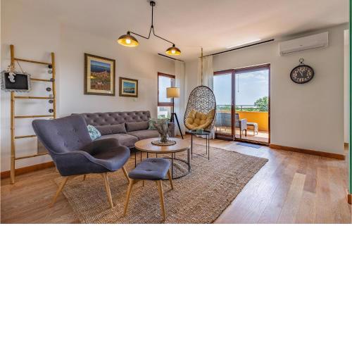 Awesome Apartment In Liznjan With Kitchen