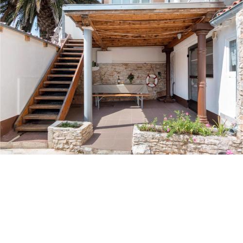 Awesome Apartment In Liznjan With Wifi