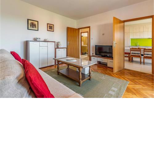 Awesome Apartment In Medulin With Kitchen