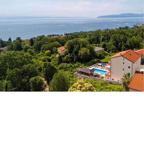 Awesome Apartment In Opric With Wifi