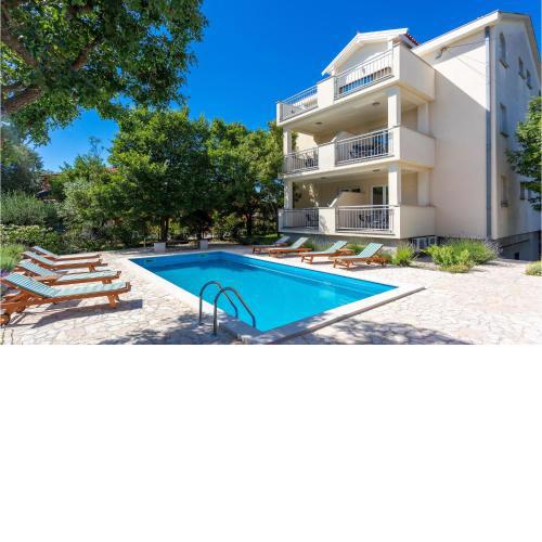 Awesome Apartment In Pinezici With Wifi