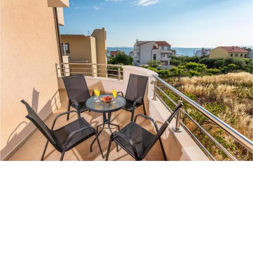 Awesome Apartment In Podstrana With 1 Bedrooms And Wifi
