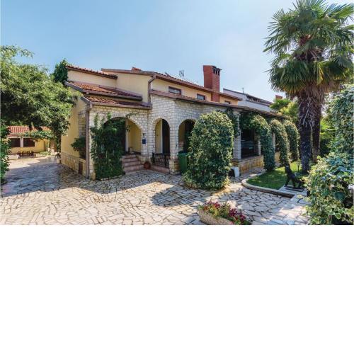 Awesome Apartment In Porec With 2 Bedrooms And Wifi