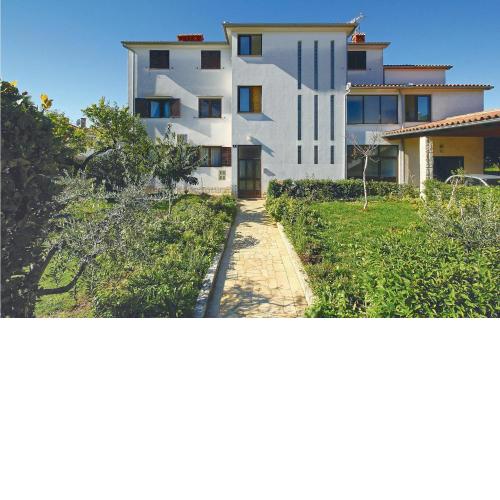 Awesome Apartment In Porec With Kitchen