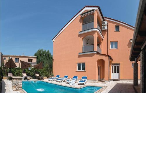 Awesome Apartment In Pula With Kitchen