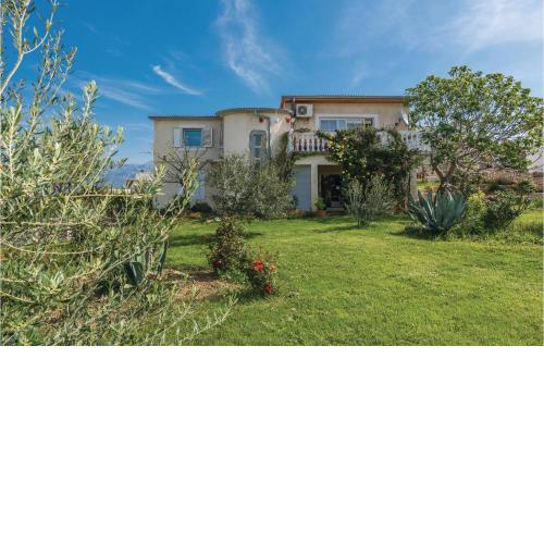 Awesome Apartment In Razanac With Wifi