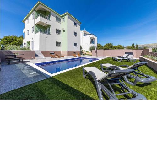 Awesome Apartment In Saldun With Wifi