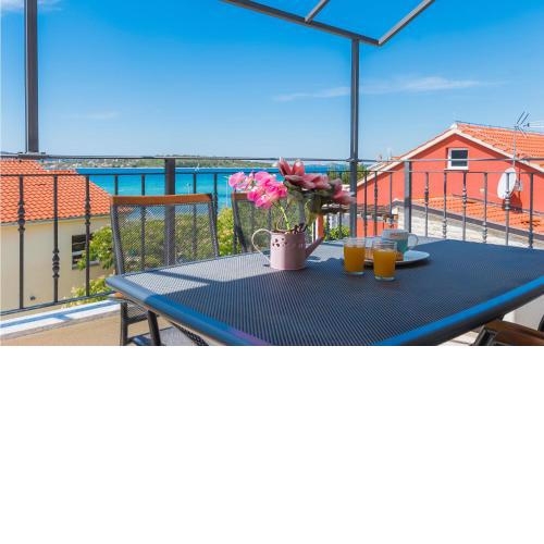 Awesome Apartment In Srima With House Sea View