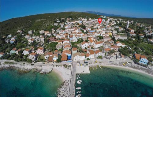 Awesome Apartment In Unije With Wifi