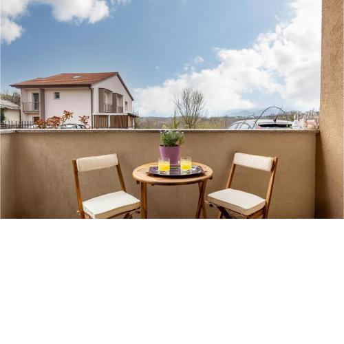 Awesome Apartment In Viskovo With Kitchen