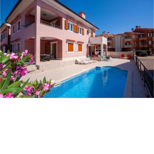 Awesome Apartment In Volme With Kitchen