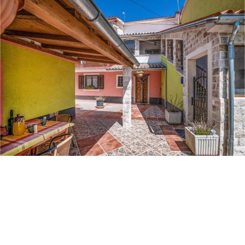 Awesome Apartment In Zminj With 2 Bedrooms And Wifi
