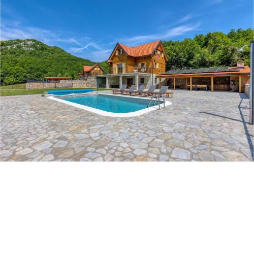 Awesome Home In Barlete With Kitchen