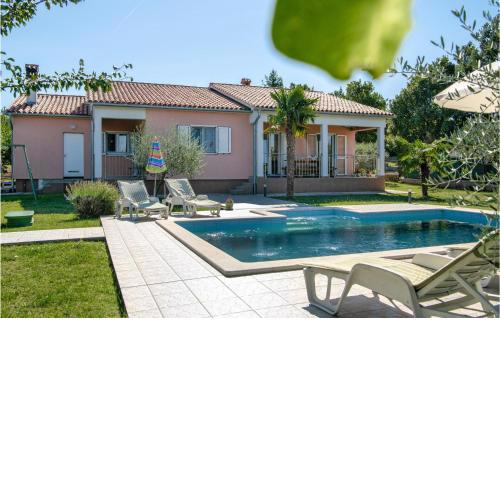 Awesome Home In Breg Ivanovci With Kitchen