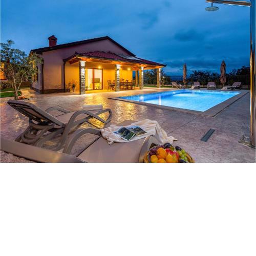 Awesome Home In Buzet With Wifi