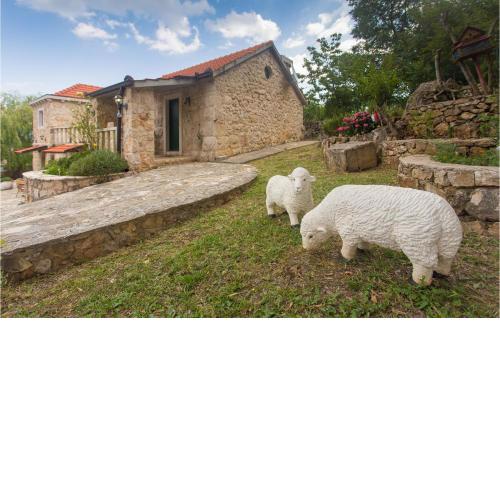 Awesome Home In Dicmo With Wifi