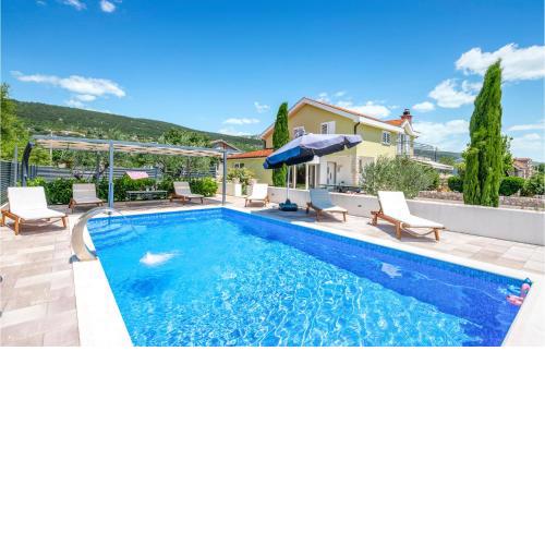 Awesome Home In Donji Prolozac With Sauna