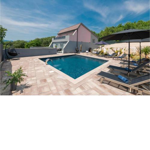 Awesome Home In Donji Vinjani With Kitchen