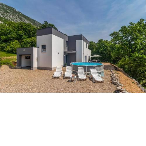 Awesome Home In Drivenik With Jacuzzi