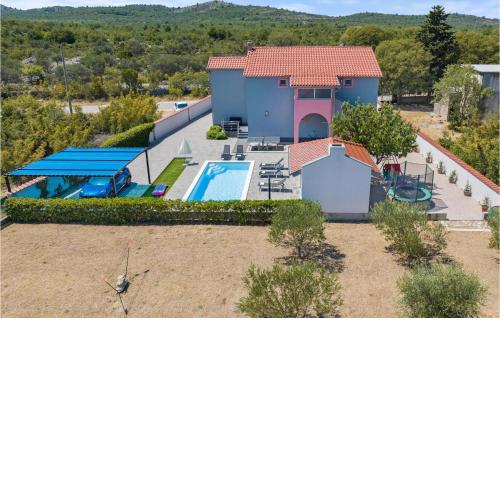 Awesome Home In Dubrava Kod Tisna