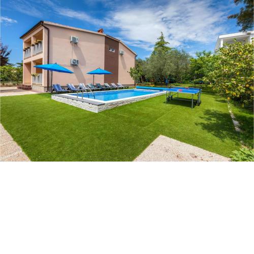 Awesome Home In Fazana With Kitchen