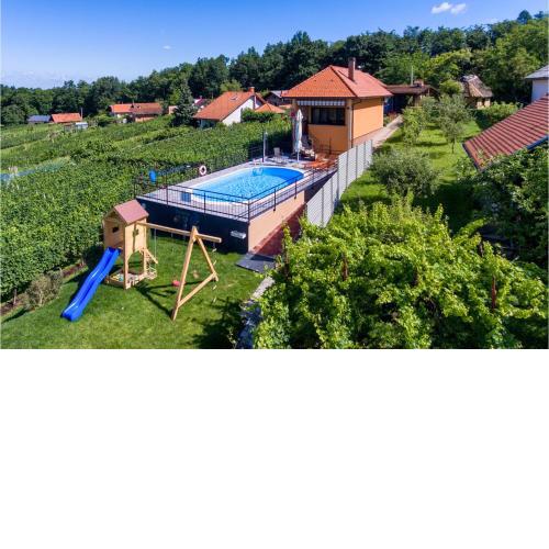 Awesome Home In Jalzabet With Kitchen