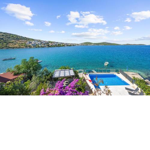 Awesome Home In Kalebova Luka