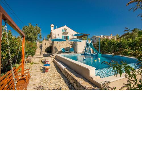 Awesome Home In Kornic With Kitchen