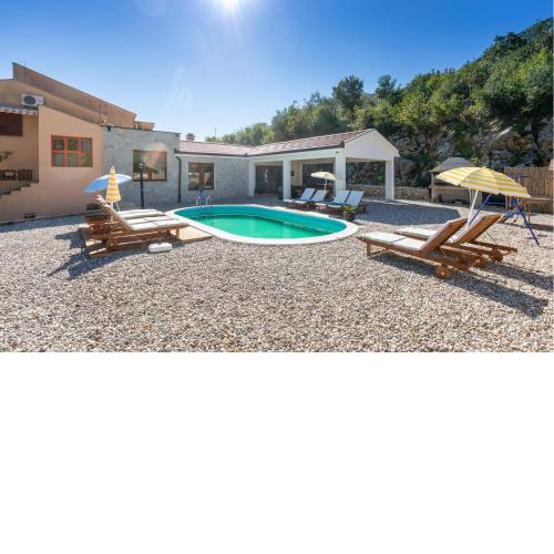 Awesome Home In Kula Norinska With Kitchen