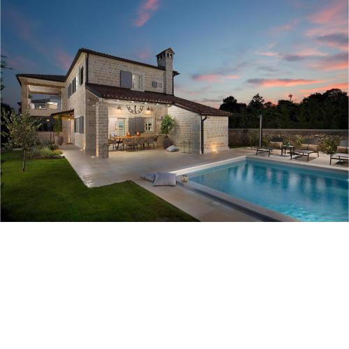 Awesome Home In Ladici With Kitchen