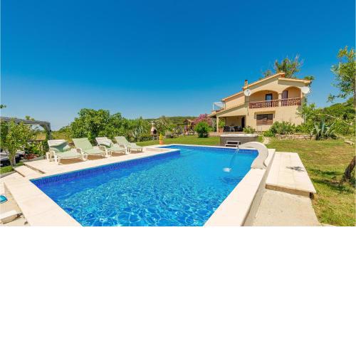 Awesome Home In Ljubac With Jacuzzi