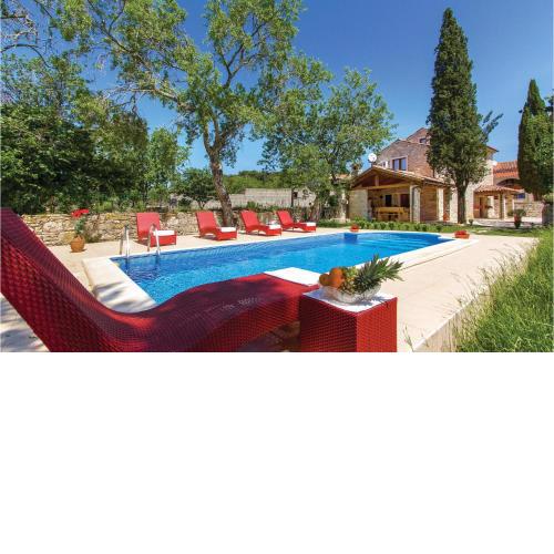 Awesome Home In Manjadvorci With Wifi