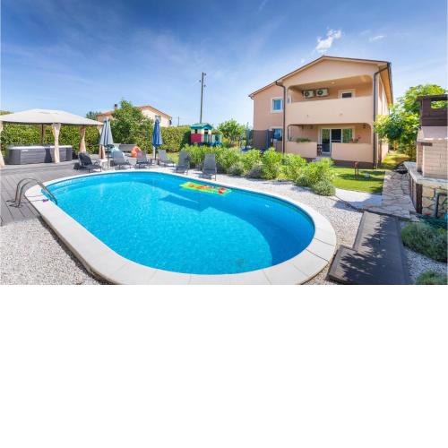Awesome Home In Marcana With Jacuzzi