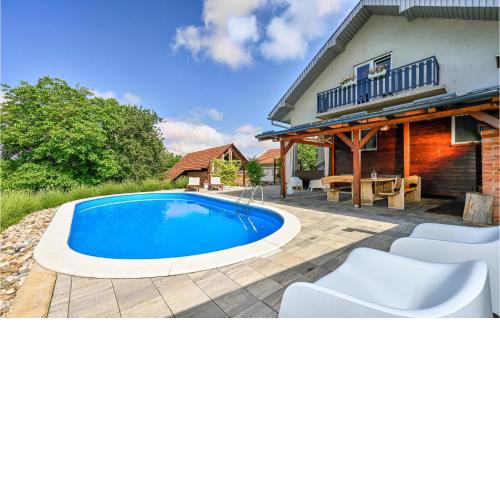 Awesome Home In Mokrice With Wifi