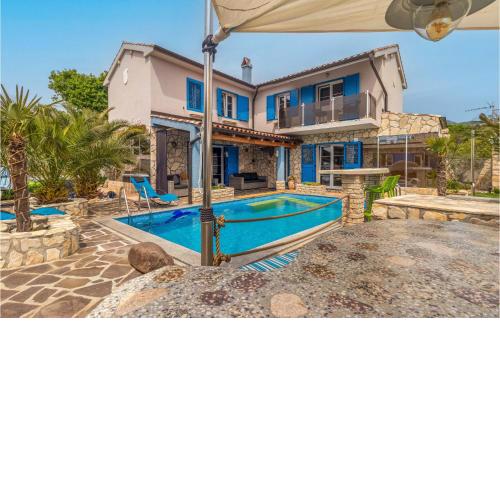 Awesome Home In Novi Vinodolski With Wifi