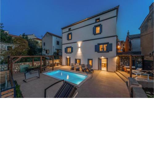 Awesome Home In Omisalj With Kitchen
