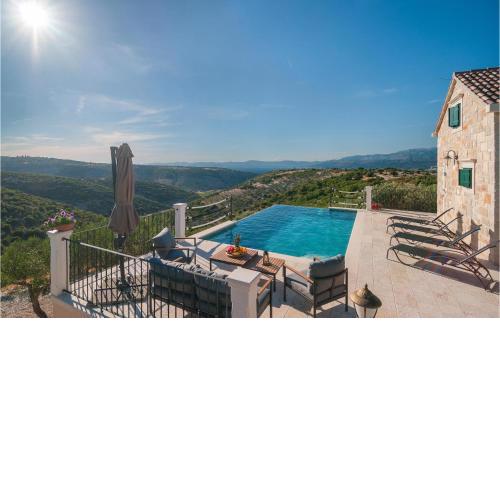 Awesome Home In Postira