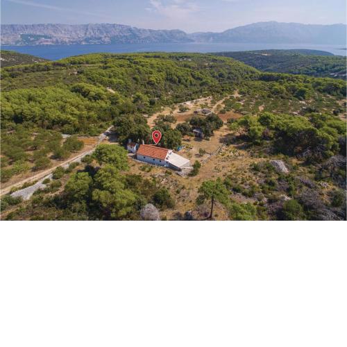 Awesome Home In Pucisca With Wifi