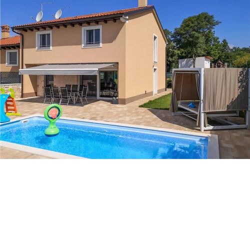 Awesome Home In Putini