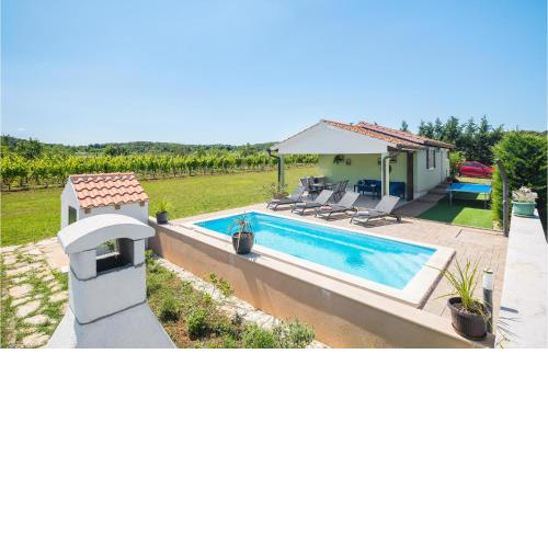 Awesome Home In Rovinj With Kitchen
