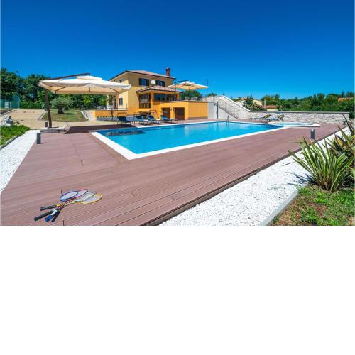 Awesome Home In Sumber