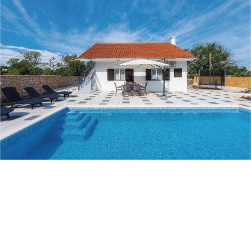 Awesome Home In Unesic With Wifi